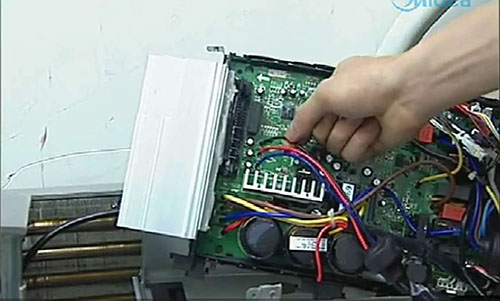 察哈尔右翼中美的空调电话是多少